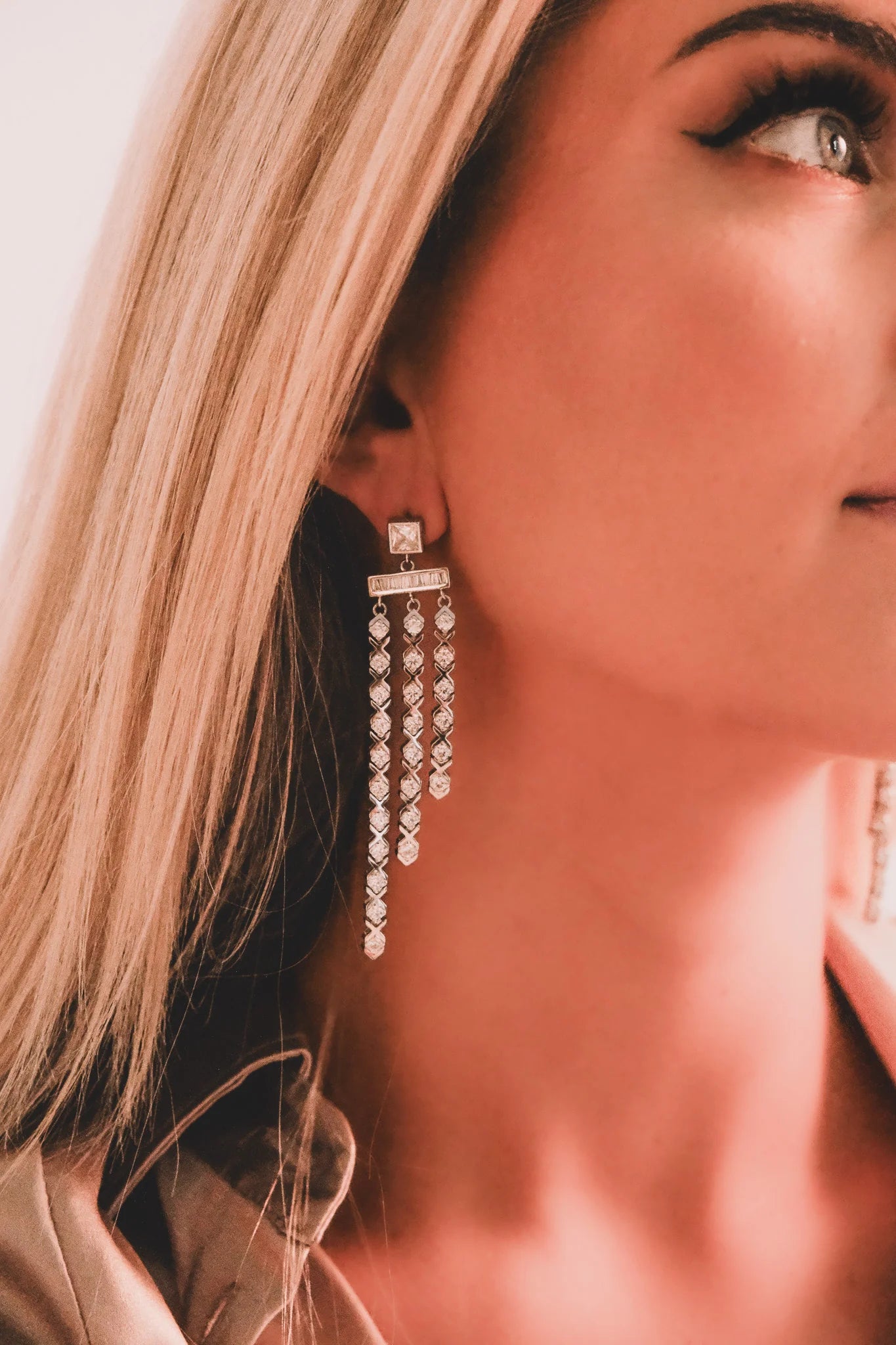 XO QUEEN EARRINGS SILVER-WHITE