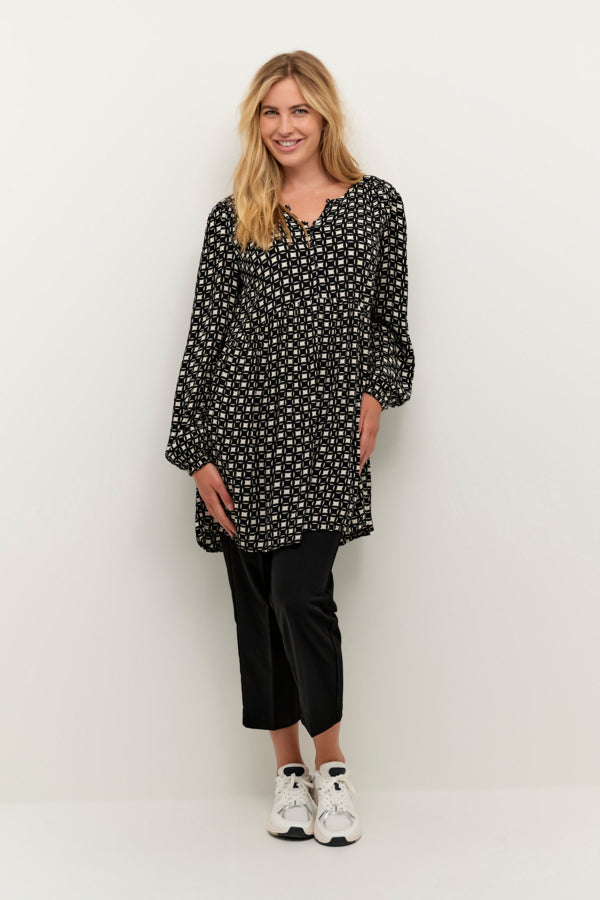 NILIA TUNIK 10507376