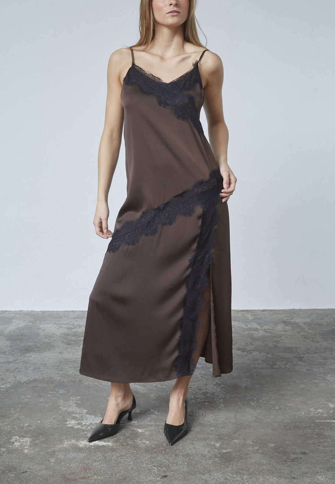 CHOCOLATE/LACE KJÓLL