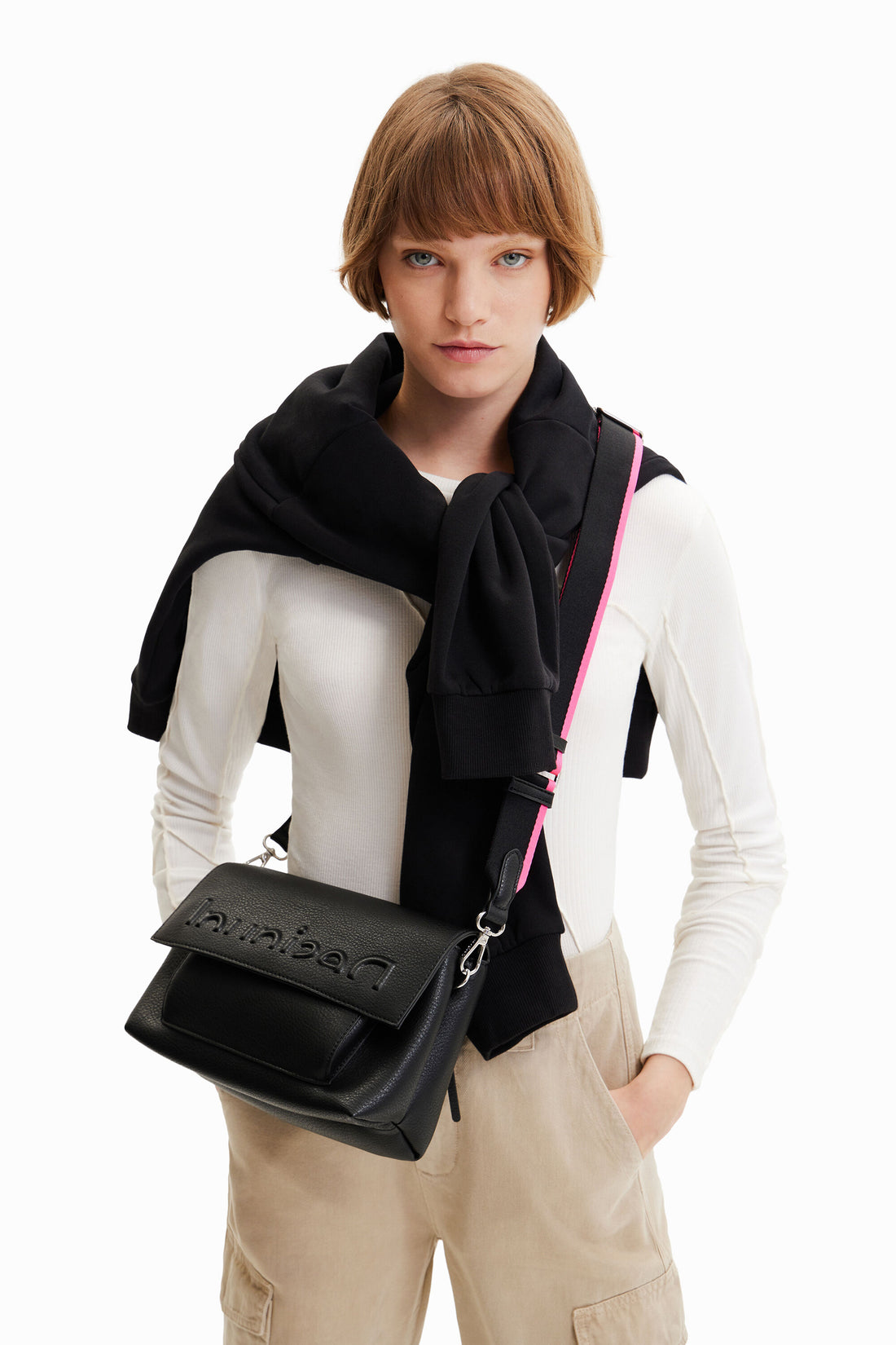 MIDSIZE HALF LOGO TASKA