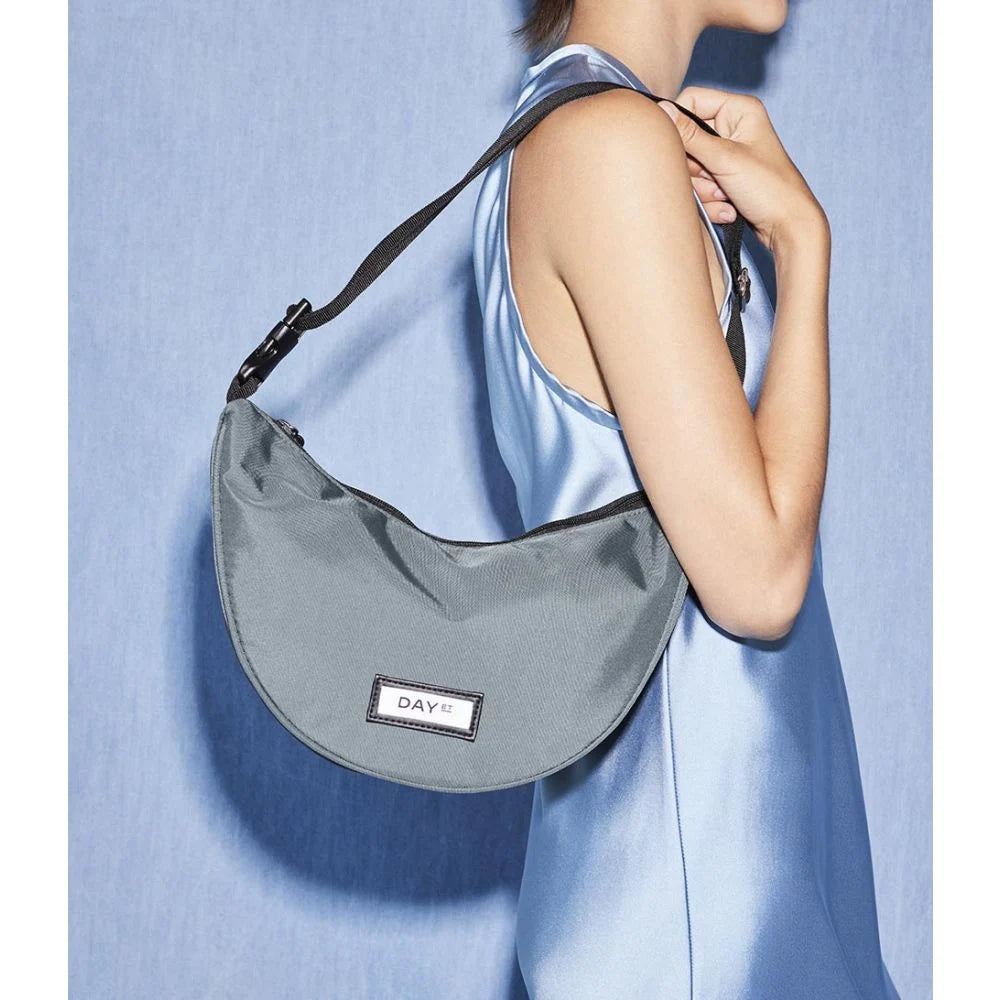 DAY GWENETH RE-S WAVE