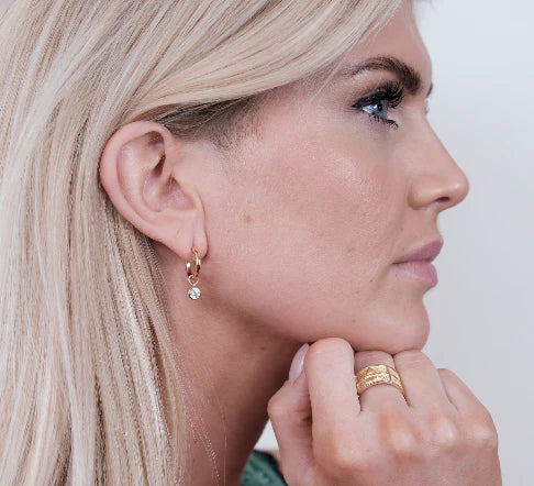 HOOP TINY DAZZLE EARRINGS