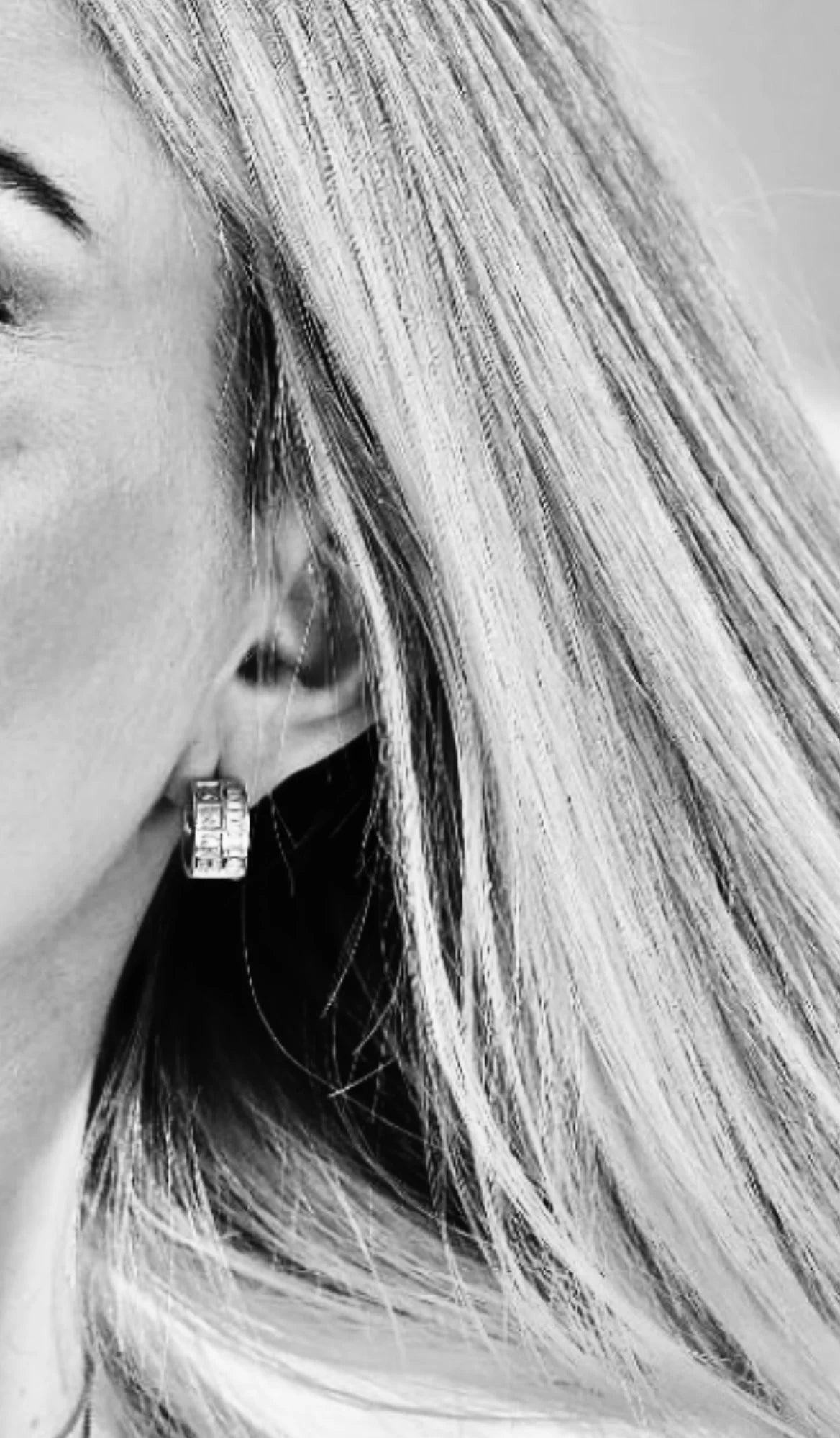 INFINITY DIVINE HOOP EARRINGS SILVER-WHITE