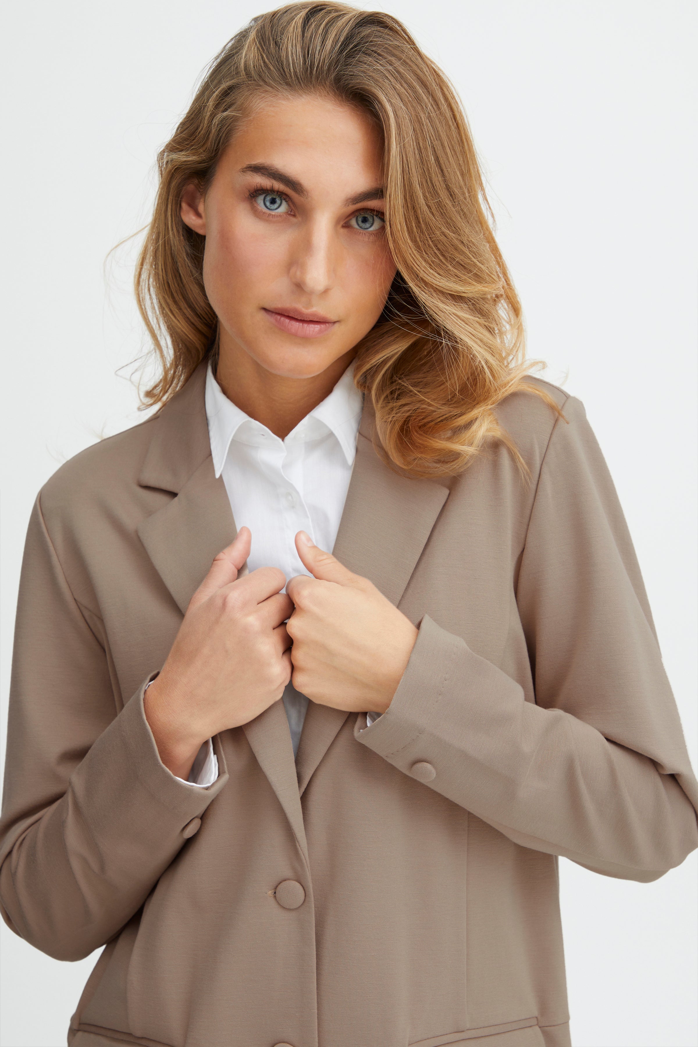 LANA BLAZER