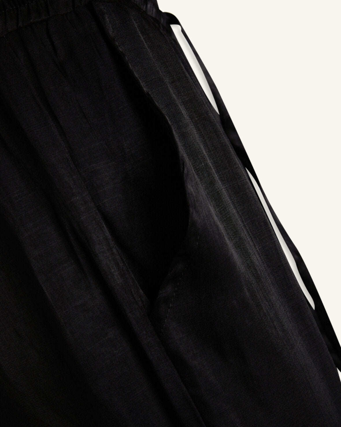 SATINE BUXUR