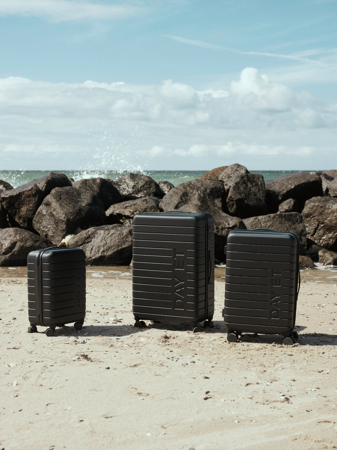 DAY SUITCASE MEDIUM 24"