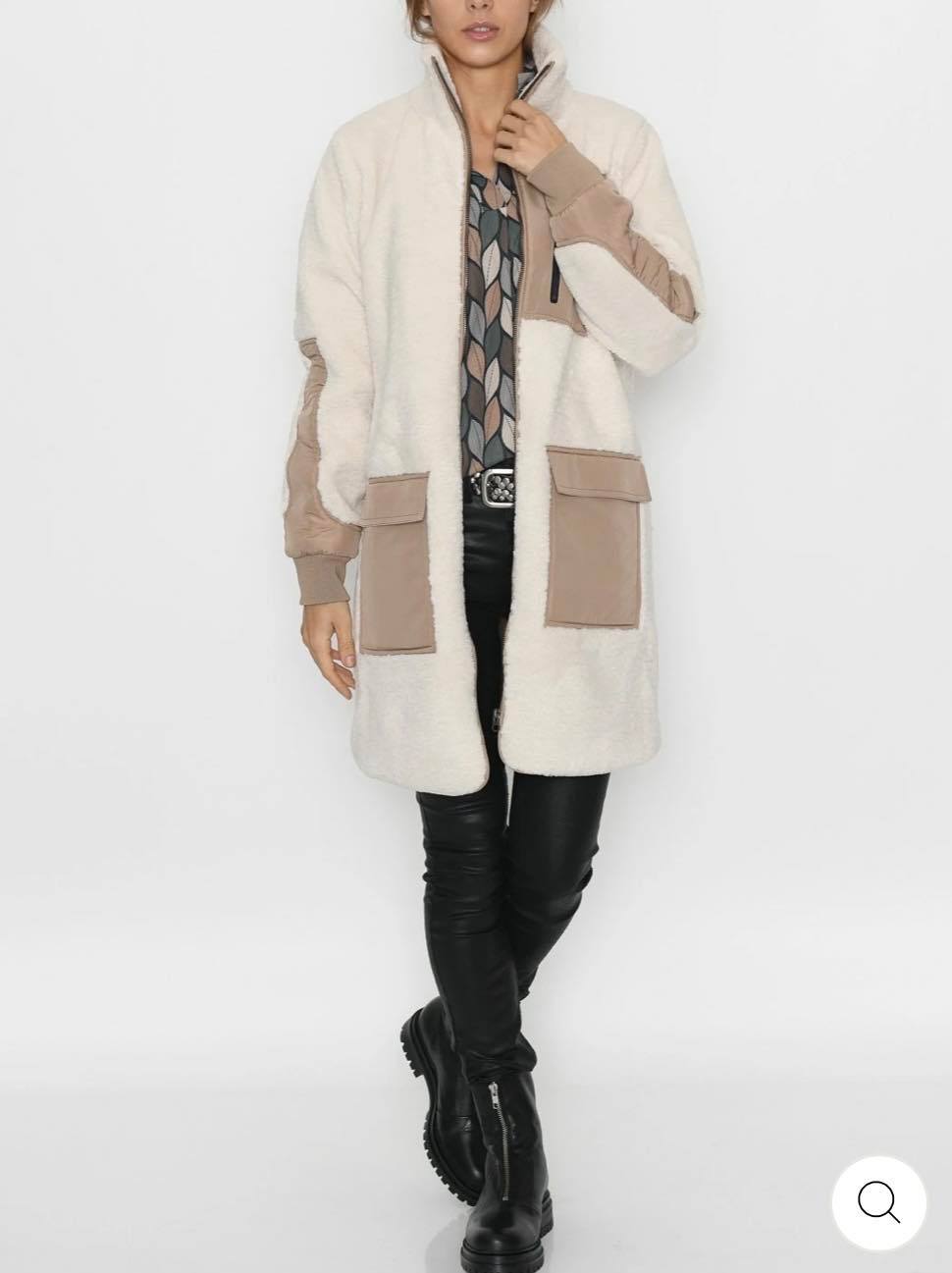 MANAL COAT